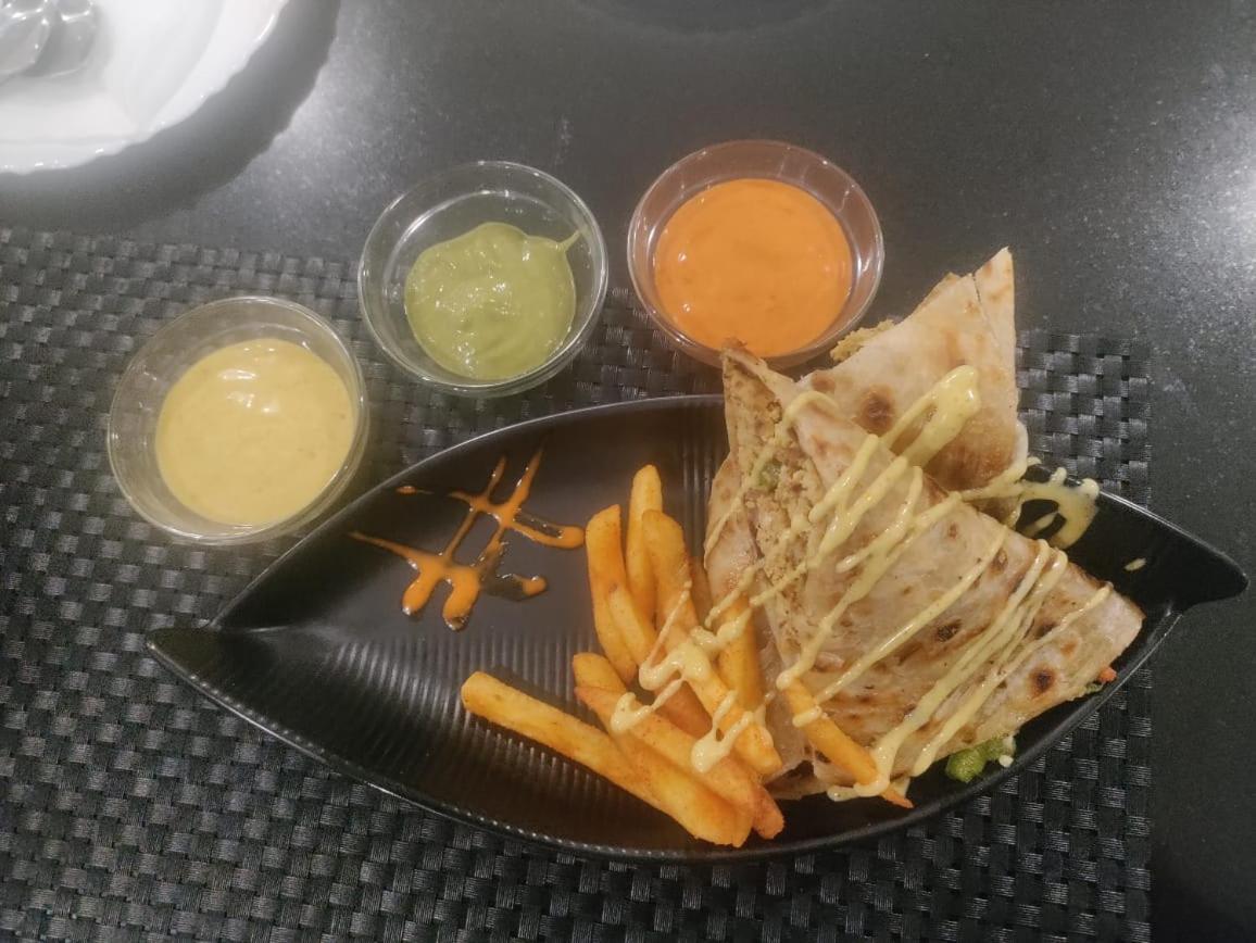 Tierra Hotel Cum Restaurant Kāziranga エクステリア 写真