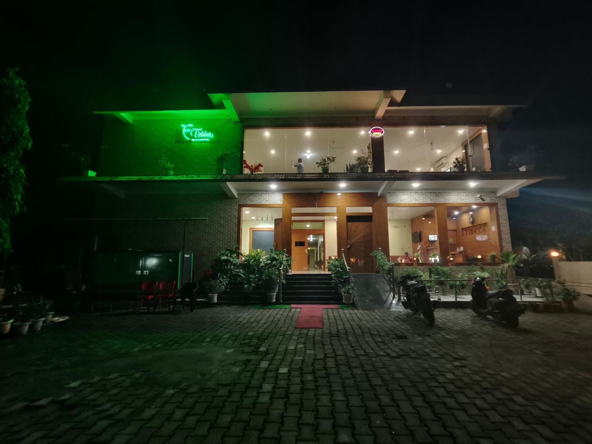 Tierra Hotel Cum Restaurant Kāziranga エクステリア 写真